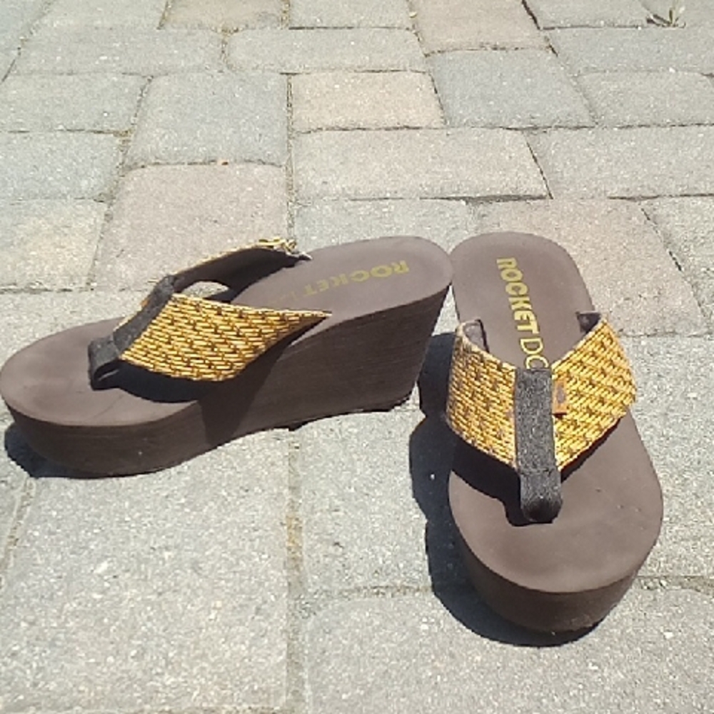Rocket Dog Brown and Tan Straw Woven Wedge Sandals Size 8